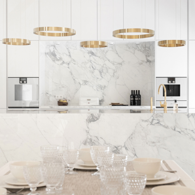Moderne Marmorküche von Gaggenau.